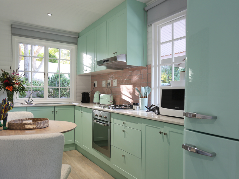 Sanddrif Pool Cottage Kitchen